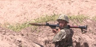 Военные ЮКО отрабатывают действия в случае боевой обстановки (видео)