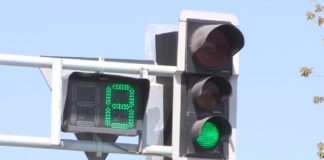 В Шымкенте устанавливают светофоры за 9 миллионов тенге Такой светофор стоит от 8 до 9 миллионов тенге, а электронное табло 300 тысяч тенге