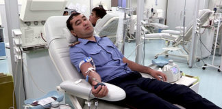 Полицейские ЮКО сдают кровь пострадавшим в ДТП детям