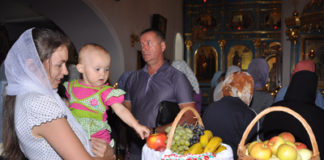 В Шымкенте отмечают Яблочный спас