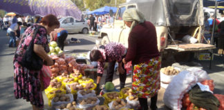Ярмарка, организованная Палатой предпринимателей ЮКО, вызвала ажиотаж Продукты с пометкой "Сделано в Казахстане" пользуются спросом у горожан