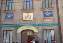 Новый театральный сезон в кукольном театре едва не сорвался Новый театральный сезон в областном кукольном театре может не начаться в срок