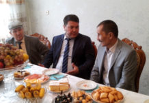 Долгожители и люди с ограниченными возможностями получили подарки В честь дня пожилых людей и казахстанского дня инвалидов, чиновники с подарками, лично объехали десятки домов