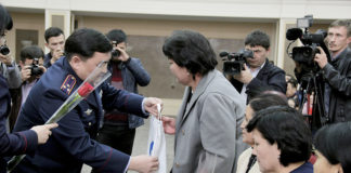 МВД РК наградило семьи погибших полицейских ЮКО