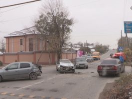 Крупная авария с участием трех машин произошла в Шымкенте