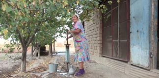 Жители села Казахстан вынуждены пить грязную воду Жители села Казахстан Сарыагашского района до сих пор вынуждены пить грязную воду