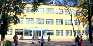 В школе ЮКО учителей увольняют под дулом пистолета