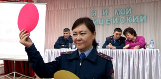 Шымкентские полицейские проводят уроки в школах