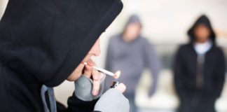 В ЮКО полицейские задержали человека, перевозившего марихуану