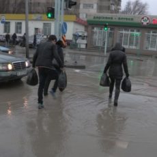 В Шымкенте дождь и гроза