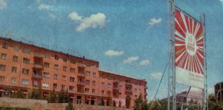 Сквер возле магазина «СПУТНИК» Сквер возле магазина Спутник в советское время