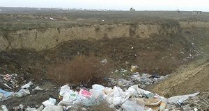 Жители устроили свалку