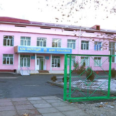 Уже месяц не могут найти и наказать виновных в избиении ученика в школе