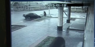 Пьяный водитель едва не сбил пешехода и уснул прямо на обочине дороги