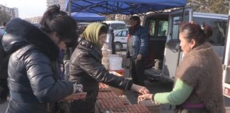 Ажиотаж среди покупателей вызвала ярмарка на площади Аль-Фараби Субботняя ярмарка на площади Аль-Фараби порадовала шымкентцев ценами