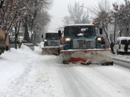Как коммунальщики справляются с последствиями выпавшего снега в Шымкенте