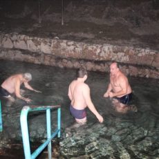 Шымкент отметил Крещение службой и купанием Купание ночью на Крещение