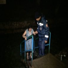 В Шымкенте в ночь Крещения окунулись в водоемы более трех тысяч человек Купание ночью на Крещение