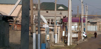 Жители Шымкента столкнулись с дефицитом питьевой воды Жители Шымкента столкнулись с дефицитом питьевой воды