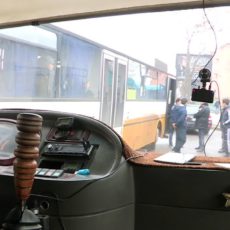 В сети появилось скандальное видео: В Шымкенте кондуктор избивает пассажира На пассажирских автобусах Шымкента устанавливают видеорегистраторы