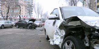 ДТП произошло в час пик на центральной улице Шымкента ДТП произошло в час-пик на центральной улице Шымкента