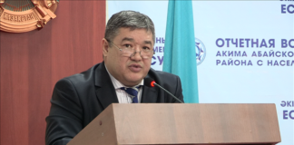Аким Абайского района Шымкента отчитался перед населением аким Абайского района Ахмет Татыбаев