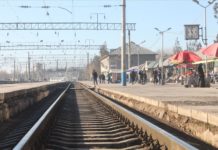 В Шымкенте один железнодорожный помогайка может купить до 40 билетов