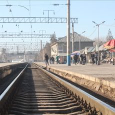 В Шымкенте один железнодорожный помогайка может купить до 40 билетов