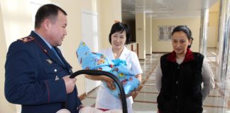 Первая поездка в жизни ребенка из роддома должна происходить в автолюльке Первая поездка в жизни ребенка из роддома должна происходить в автолюльке