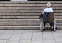 На вопросы, касающиеся инвалидности, отвечает специалист