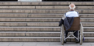 На вопросы, касающиеся инвалидности, отвечает специалист