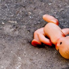 Няня избила детей до полусмерти