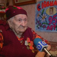 95-летнюю труженицу тыла забыли местные власти Екатерина Константиновна верит, что в юбилейный год Победы, городские власти уделят ей хоть немного своего драгоценного времени