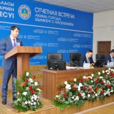 О темпах роста экономики и благосостояния горожан отчитался аким Шымкента Отчетная встреча акима города с населением Шымкента
