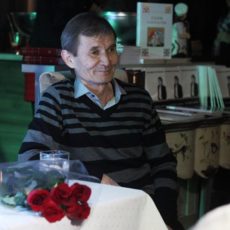 На вечере памяти Высоцкого в Шымкенте музыканты собрали 130 тысяч для лечения известного барда Михаила Кушербаева Мырзамырату Кушербаеву требуется помощь