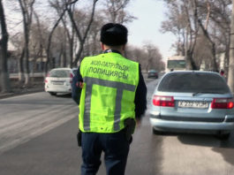Специалисты управления исполнения судебных актов и прокуратуры Енбекшинского района совместно с сотрудниками дорожно-патрульной полиции провели рейд на городских дорогах по неплательщикам штрафов