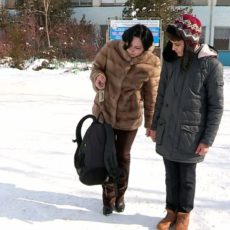 Специалисты советуют родителям следить за весом школьного рюкзака Специалисты советуют родителям следить за весом школьного рюкзака