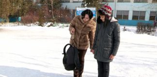 Специалисты советуют родителям следить за весом школьного рюкзака Специалисты советуют родителям следить за весом школьного рюкзака