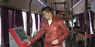 В шымкентских автобусах появились терминалы для оплаты комуслуг