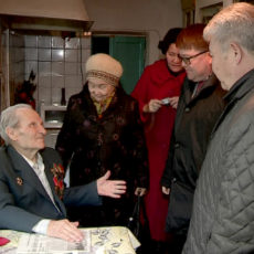 Ветерана ВОВ Николая Макарова власти Шымкента поздравили с 95-летием