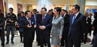 Госсекретарь РК в Шымкенте провела рабочие встречи и отправилась в театр