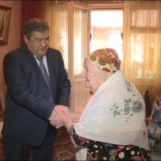 С наступающим Международным женским днем тружениц тыла поздравил аким Абайского района С наступающим Международным женским днем тружениц тыла поздравил аким Абайского района
