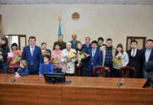 В Шымкенте погорельцам вручили ключи от квартир В Шымкенте погорельцам вручили ключи от квартир