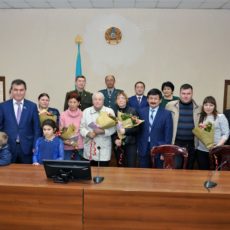 В Шымкенте погорельцам вручили ключи от квартир В Шымкенте погорельцам вручили ключи от квартир