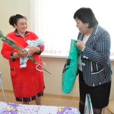 В преддверии празднования Наурыза роженицы ОПЦ № 4 принимают подарки В преддверии празднования Наурыза, роженицы ОПЦ №4 принимают подарки