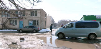 Явные проблемы жителей 1 микрорайона города Ленгера не видят в акимате Явные проблемы жителей 1 микрорайона города Ленгера не видят в акимате