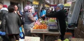 Незаконные уличные торговцы привыкли к рейдам стражей порядка Незаконные уличные торговцы привыкли к рейдам стражей порядка