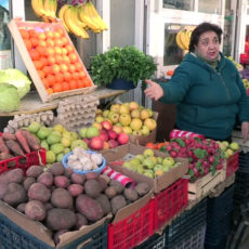 Средняя зарплата южноказахстанцев составила 84179 тенге Торговцы базаров возмущены продажей дешевых продуктов из стабфонда