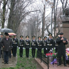 В Шымкенте отметили 100-летие Жумабека Ташенева В Шымкенте отметили 100-летие Жумабека Ташенева