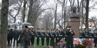 В Шымкенте отметили 100-летие Жумабека Ташенева В Шымкенте отметили 100-летие Жумабека Ташенева